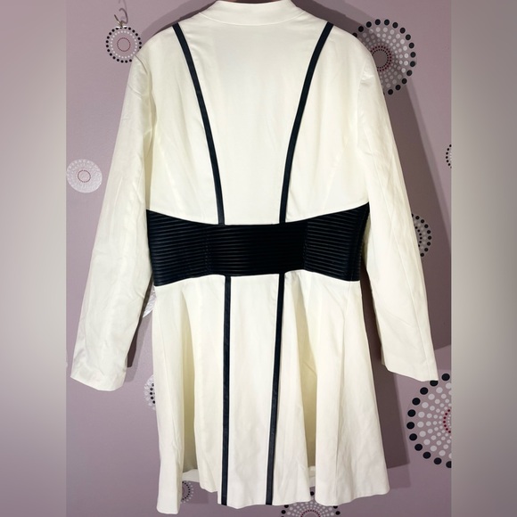 VENUS classy wear with anything spring jacket. Like new condition. - Picture 5 of 10